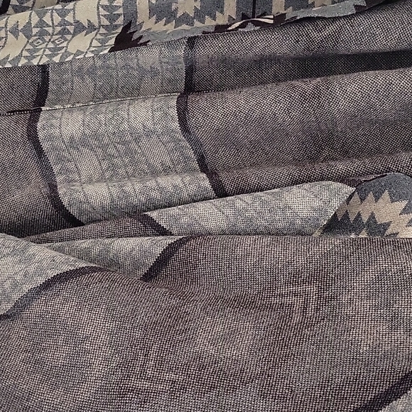 Pink Martini Woven Aztec Wrap Shawl - Size XS - Picture 2 of 8